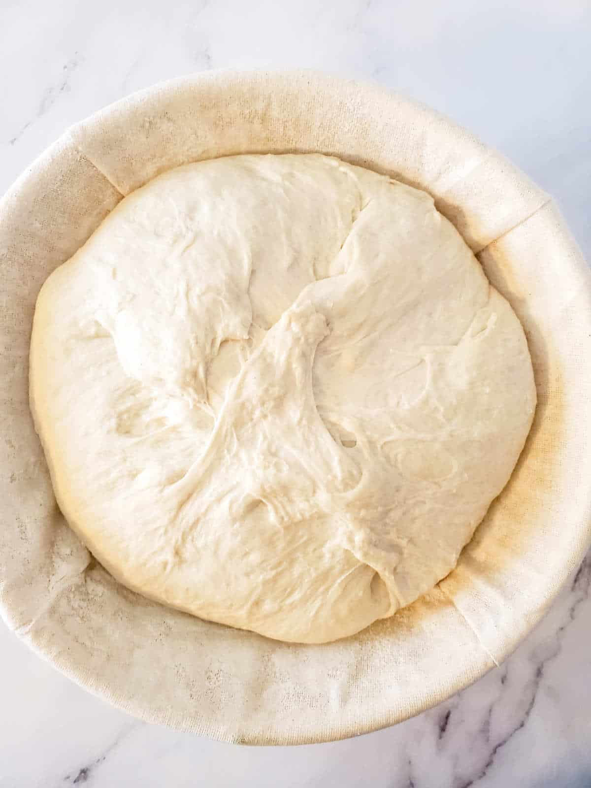 dough rising in a banetton.